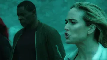 E8.Crisis on Infinite Earths: Hour Four